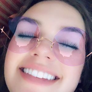 Meet your Posher, Elise